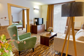 Отель Equitana Hotel Resort  Брезнице